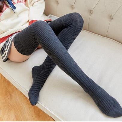 Stretched Wool Knee-high Socks