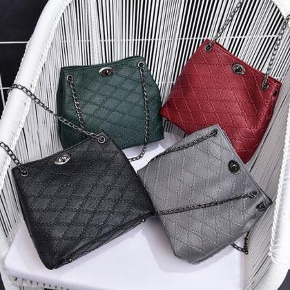 Fashion Quilted Lining Chain Crossbody Bag