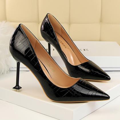 Patent Textured Leather Pointed-toe High Heel..