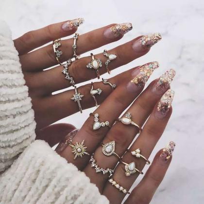 16 Pieces Women's Fashion Rings..