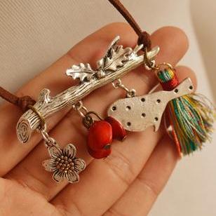 Fresh Bird Pendant Tasseled Necklace