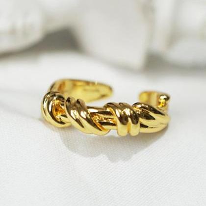 Normcore Vintage Gold Twist Ring