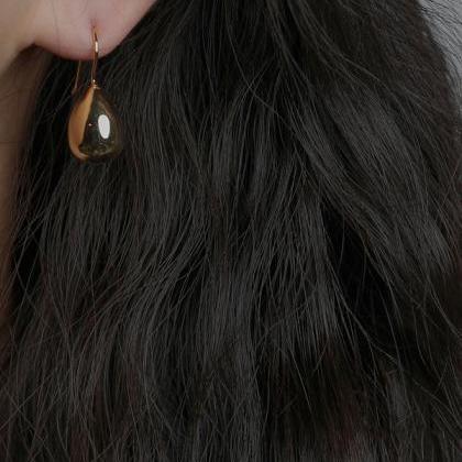 Gold Simple Geometric Waterdrop Shape Earrings..