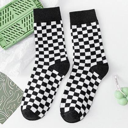 Style A Urban Green Contrast Color Plaid Socks..