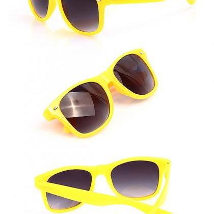 Eyewear Designer Fashion Sunglasses Classic Shades..