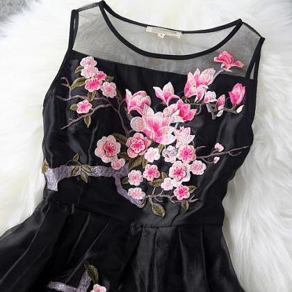 Charming Flower Embroidery Short Skater Dress