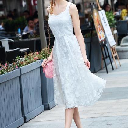 Lace Pure Color V-neck Sleeveless Knee-length..