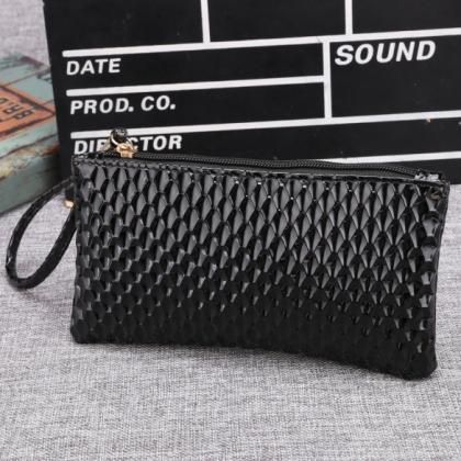 Women Synthetic Leather Plaid Clutch Wallet..