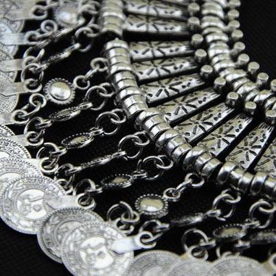 European Fashion Retro Carved Coin Tassel Necklace