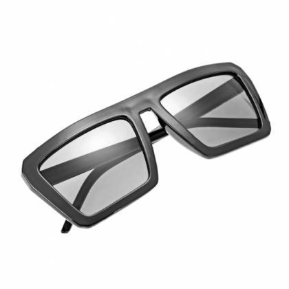 Vintage Style Unisex Square Polarized Sunglasses..
