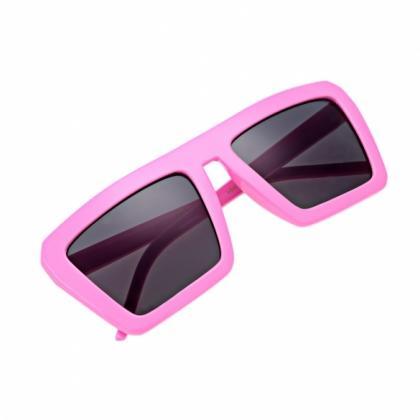 Vintage Style Unisex Square Polarized Sunglasses..
