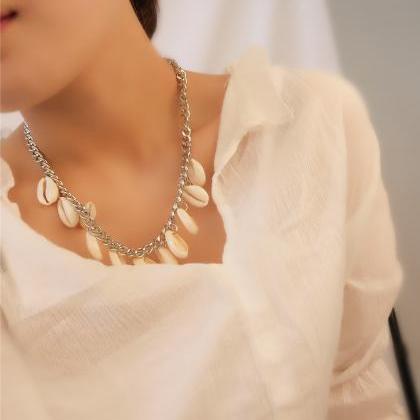 Light Luxury All-match Natural Shell Necklace..
