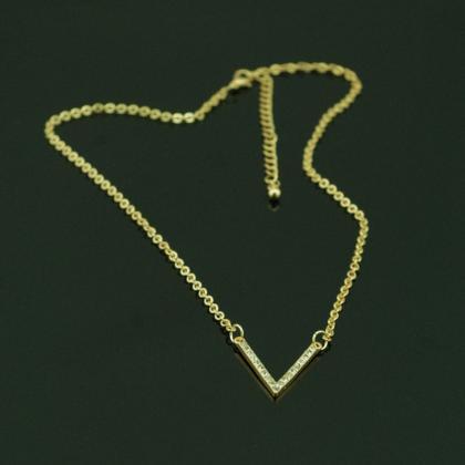 V Shape Diamond Short Clavicle Necklace