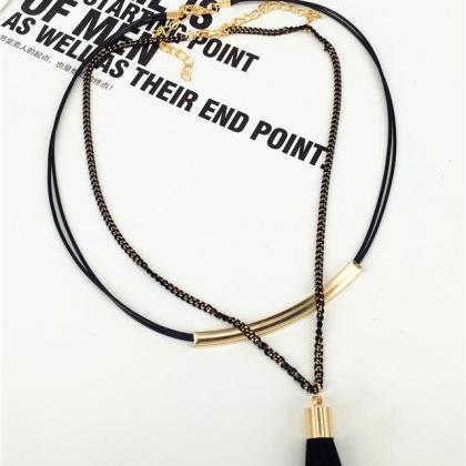 A Simple Metal Buckle Tassel Pendant Necklace