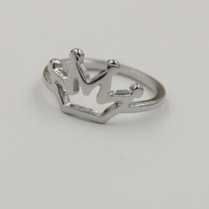 Contracted Material Alloy Crown Ring