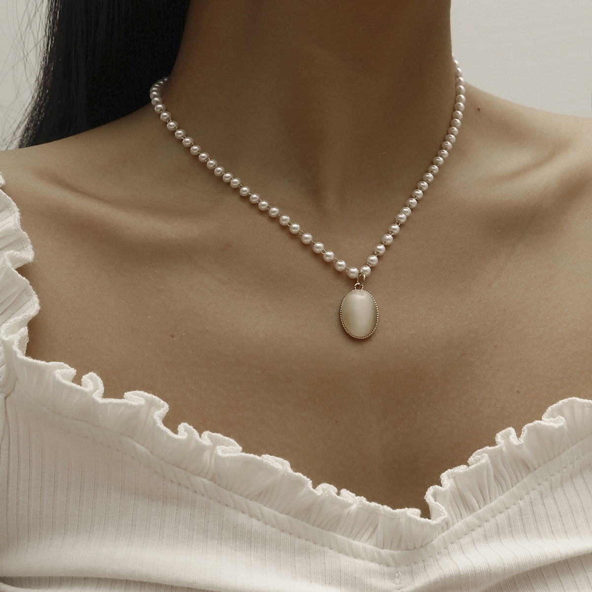 Retro Pearl Oval Gem Necklace Personality Fashion Temperament Short Geometric Neck Chain Female Clavicle Chain Pendant