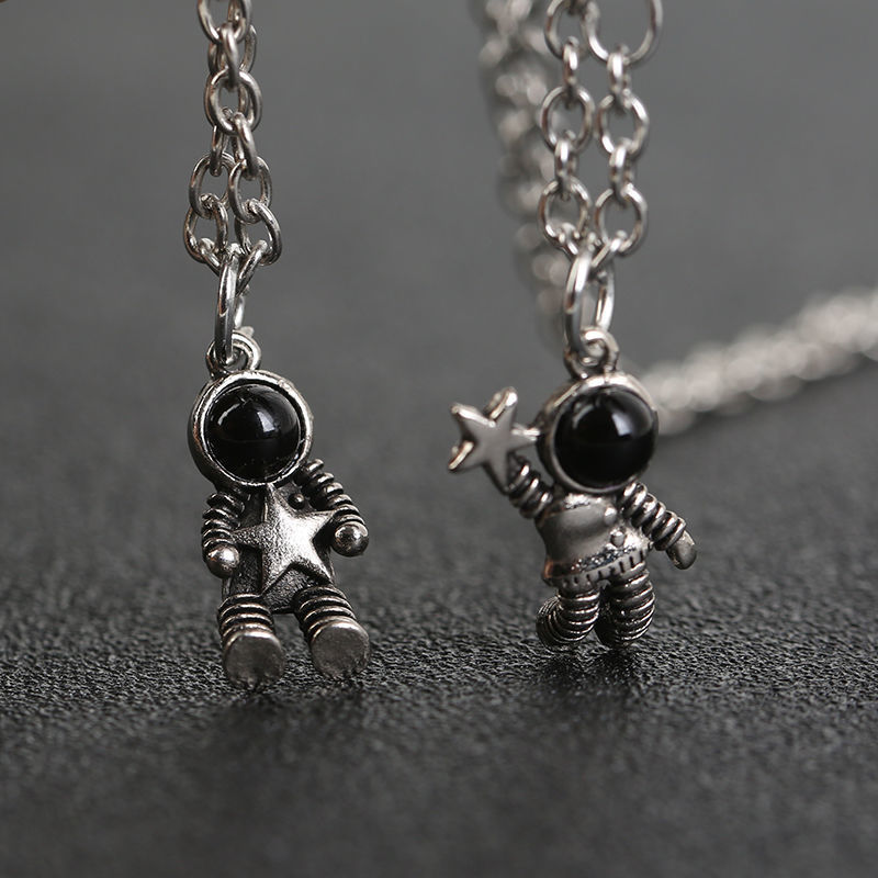 Astronaut Couple Necklace Retro Ins Fashion Male And Female Students Pendant Pick A Star To Give You A Necklace(men's + Women's