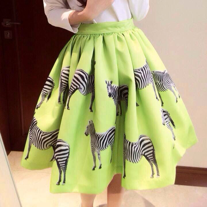 Green Zebra Printed Flared And Pleated Short Skirt