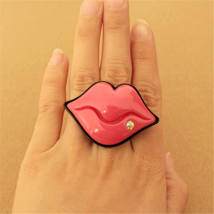 Big Lips Adjustable Ring