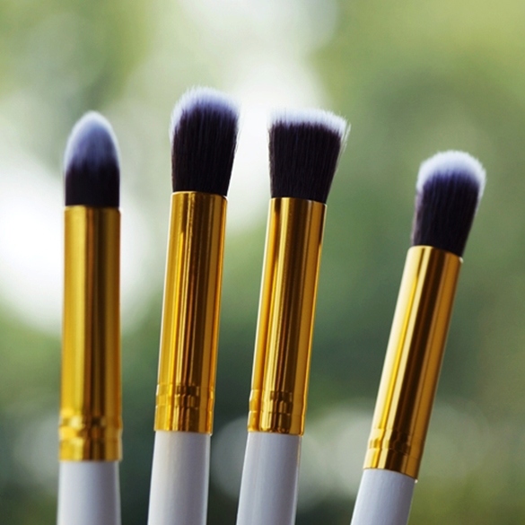 New 4PCS Makeup Cosmetic Set Eyeshadow Foundation Wood Brush Kit Tools