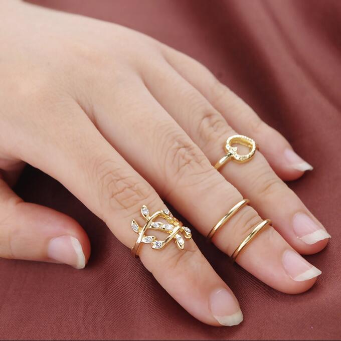 Crystal Heart-shaped Leaves Loops Four-piece Ring Set
