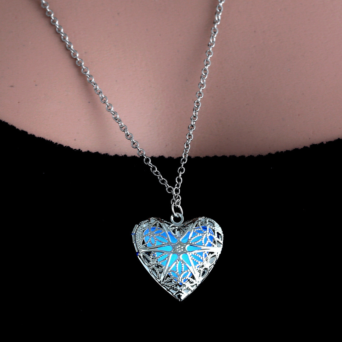 Summer Style Peach Heart-shaped Hollow Luminous Necklace Tip