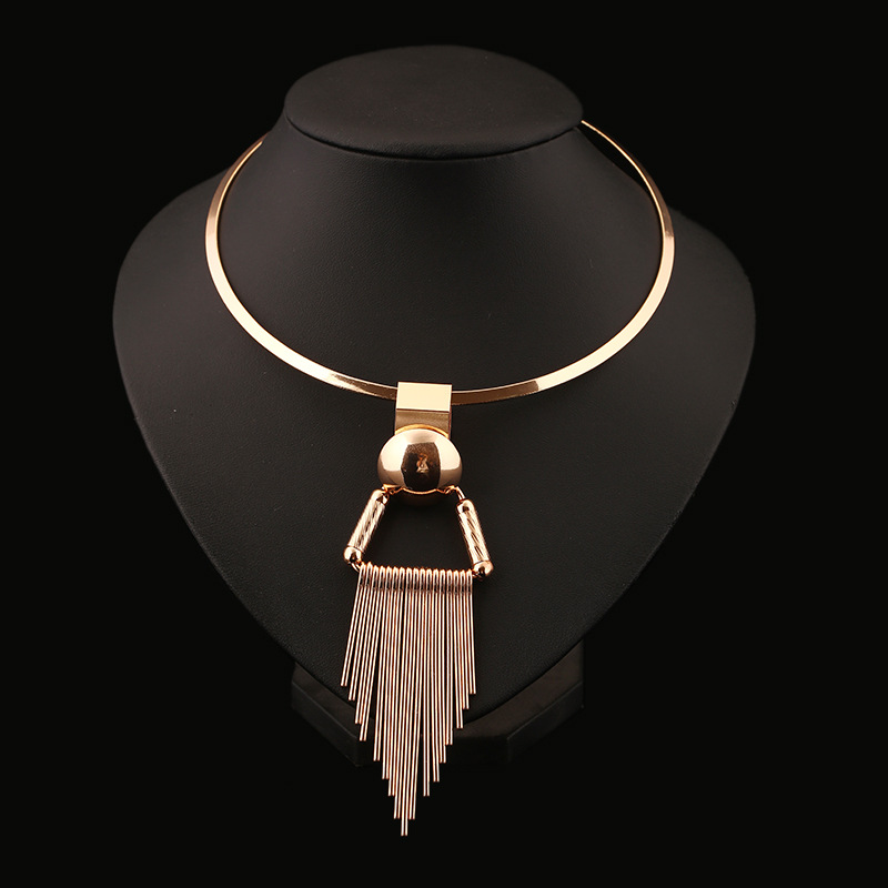 The Fashion Luxury Contracted Exaggerated Short Necklace