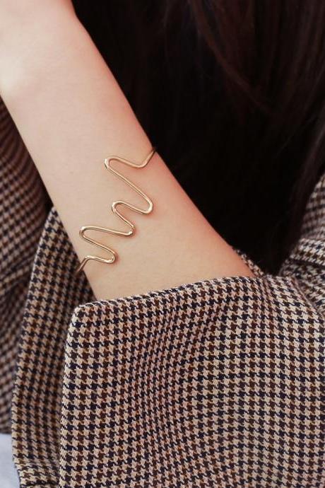 Fashionable Simple Open Heart Bracelet