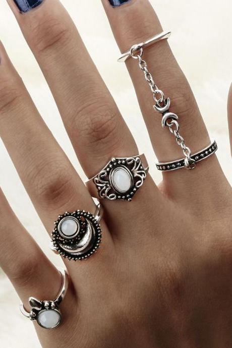 5 Pieces Women's Fashion Rings Simple Geometric Carved Rhinestone Retro Moon Ring Set