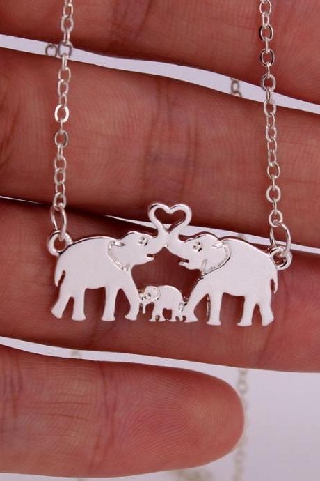 A warm family Elephant father mother and child pendant necklaces Elephants necklaces
