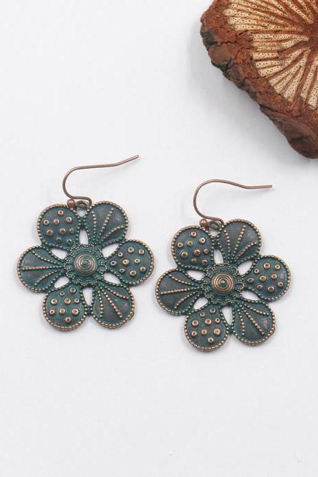 Ancient Fashion Accessories Alloy Carving Scallop Shape Combination Flower Earrings