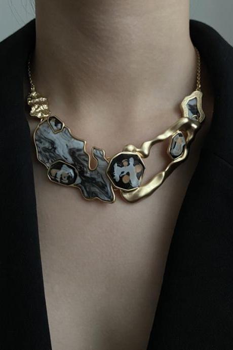 Vintage Fashion Irregular Hollow Necklace