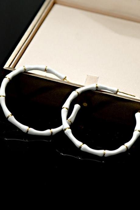 White Stylish Statement Geometric Contrast Color Earrings