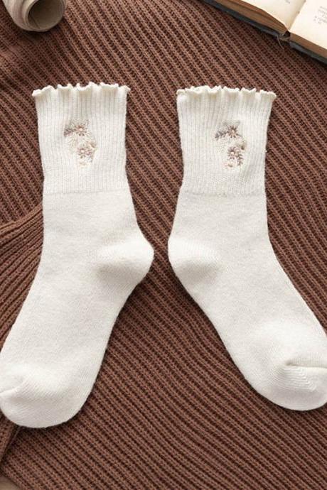WHITE Vintage Thick Warm Embroidery Flowers Wool Socks