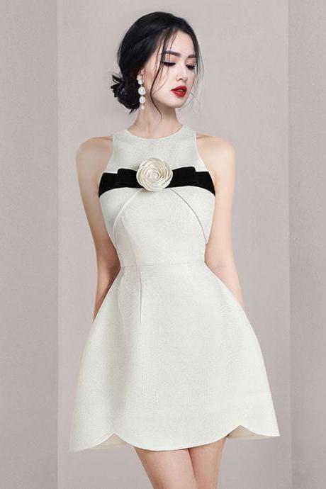 Round Neckline And Elegant Sleeveless Color Block Gathered Midi Dress