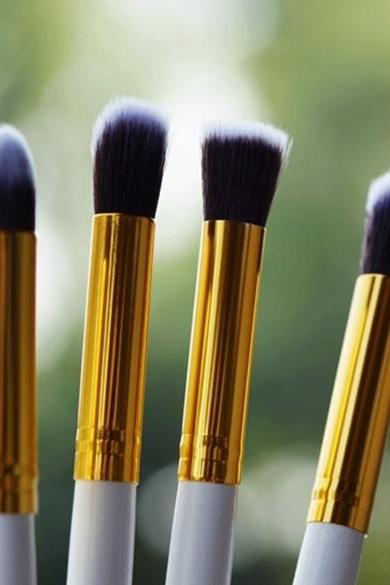 New 4PCS Makeup Cosmetic Set Eyeshadow Foundation Wood Brush Kit Tools