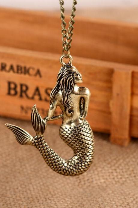 Beautiful Mermaid Pendant Necklace