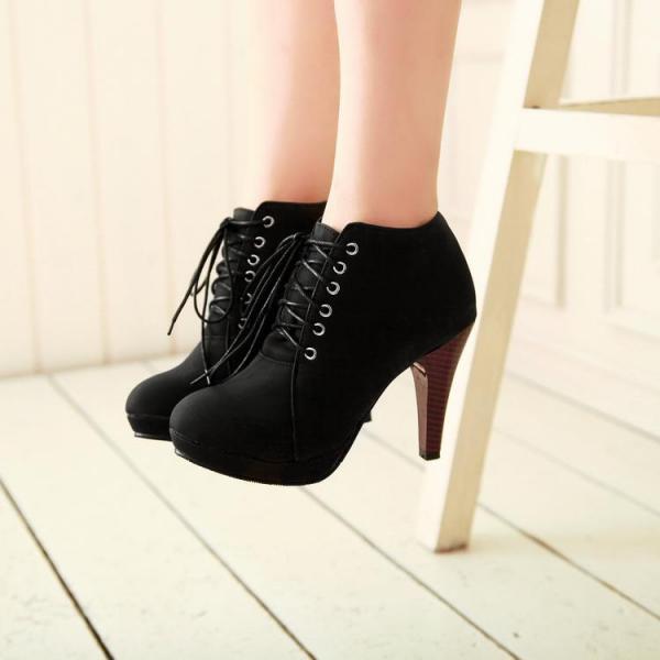 Cute short black boots online